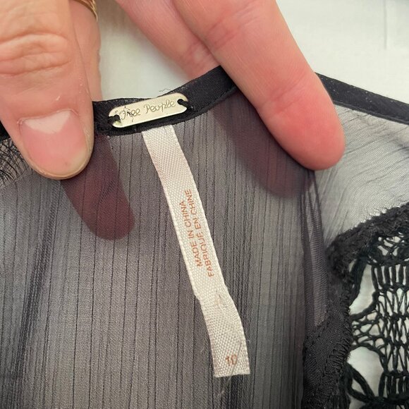 High-low flowy embroidered black dress - Picture 4 of 11